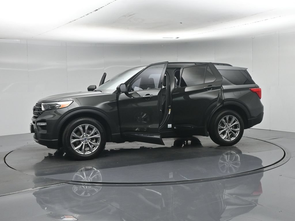 Certified 2023 Ford Explorer XLT w/ Equipment Group 202A AWD/4WD image 33