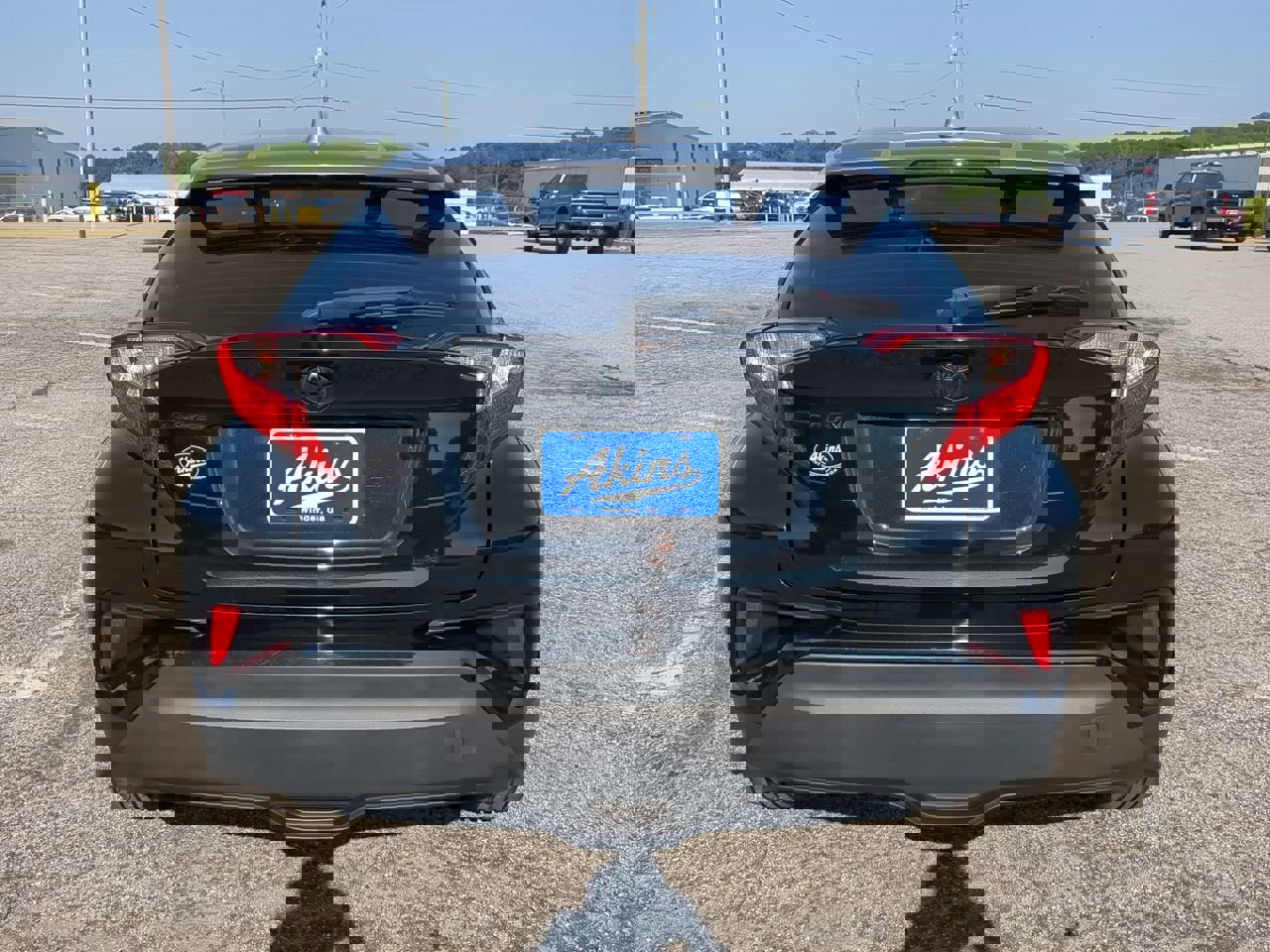 Used 2020 Toyota C-HR XLE FWD image 3