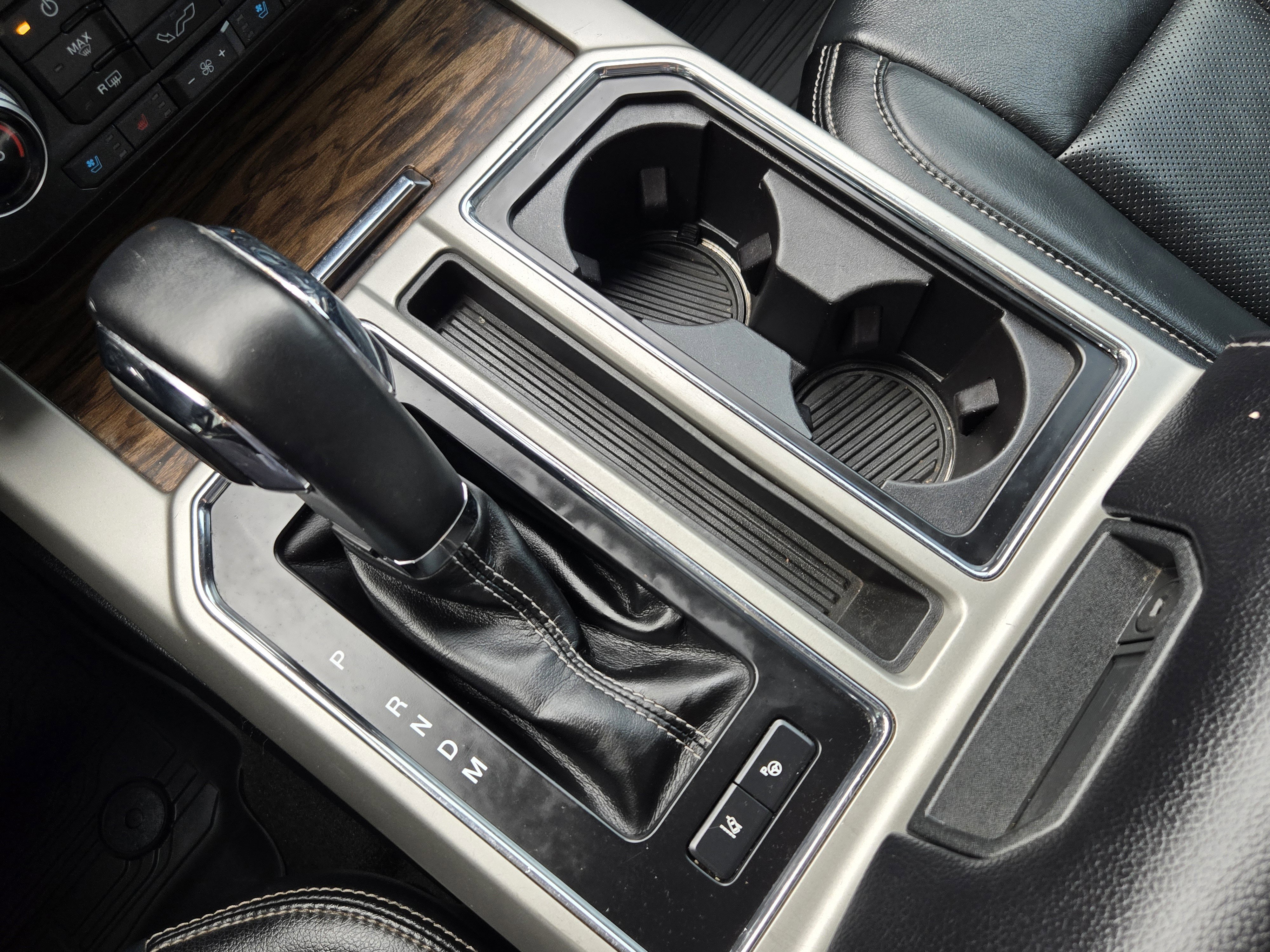 Certified 2019 Ford F150 Lariat w/ Equipment Group 502A Luxury image 15