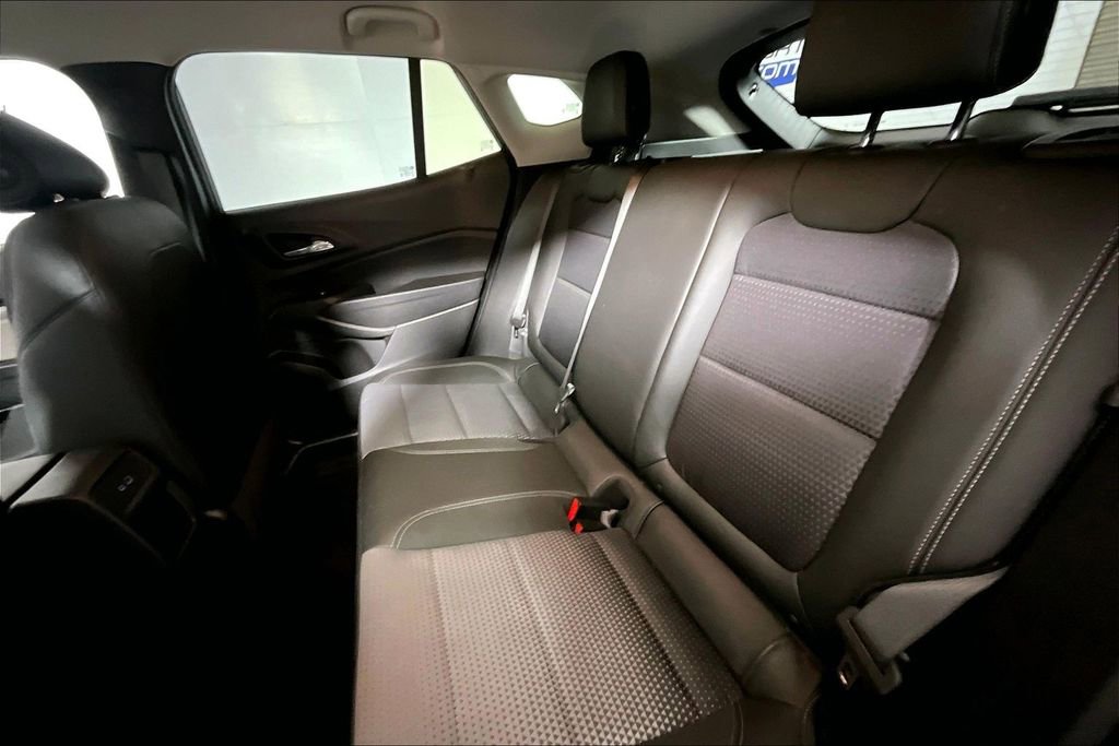 Used 2025 Chevrolet Trax LT w/ LT Convenience Package FWD image 21