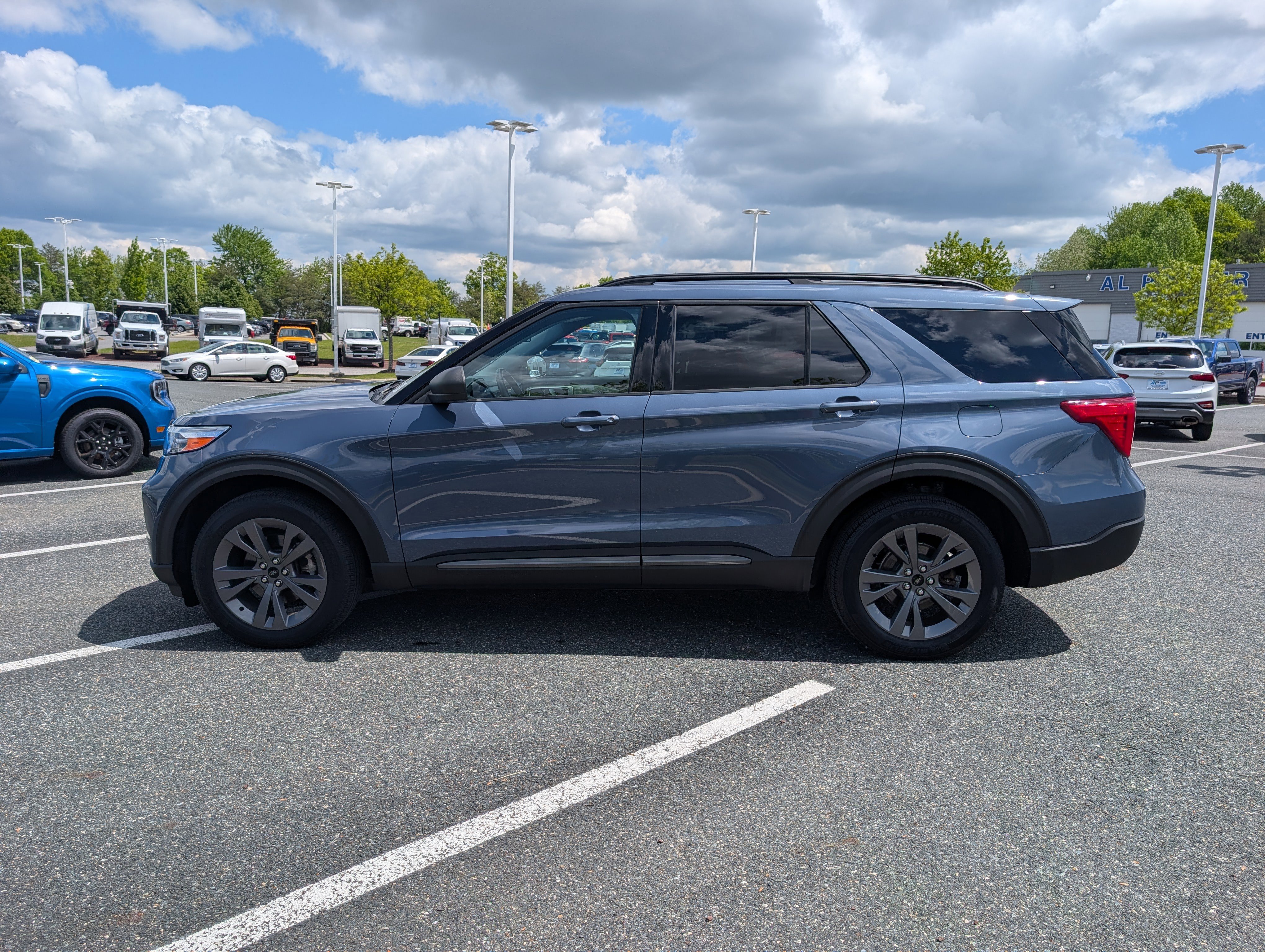 Certified 2021 Ford Explorer XLT w/ Equipment Group 202A AWD/4WD image 6
