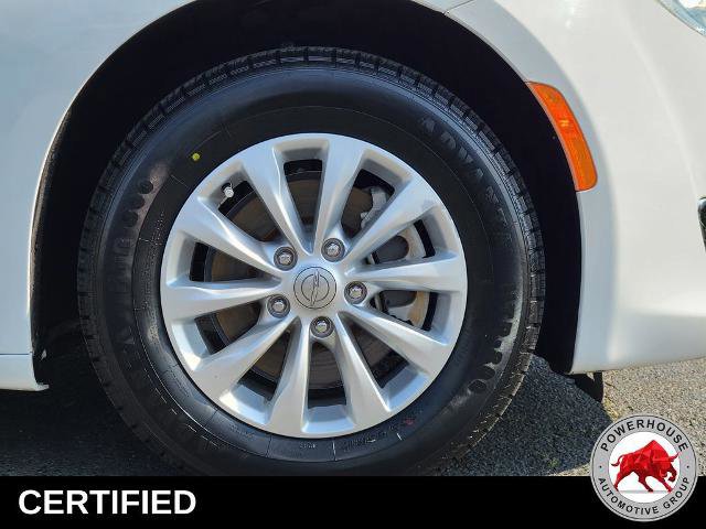 Used 2019 Chrysler Pacifica Touring-L image 11