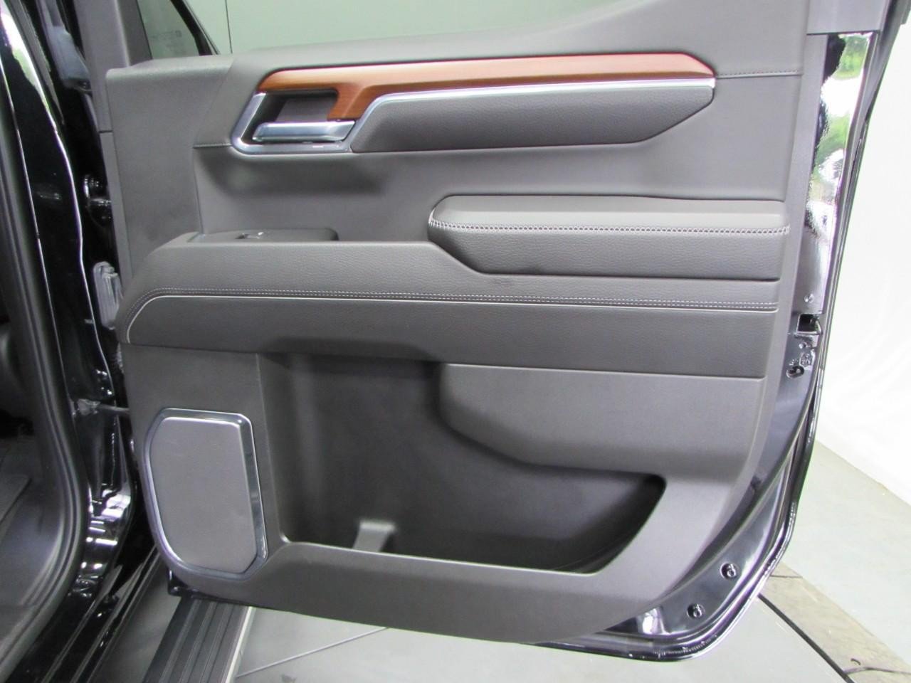 Used 2023 GMC Sierra 1500 Denali w/ Denali Reserve Package AWD/4WD image 18