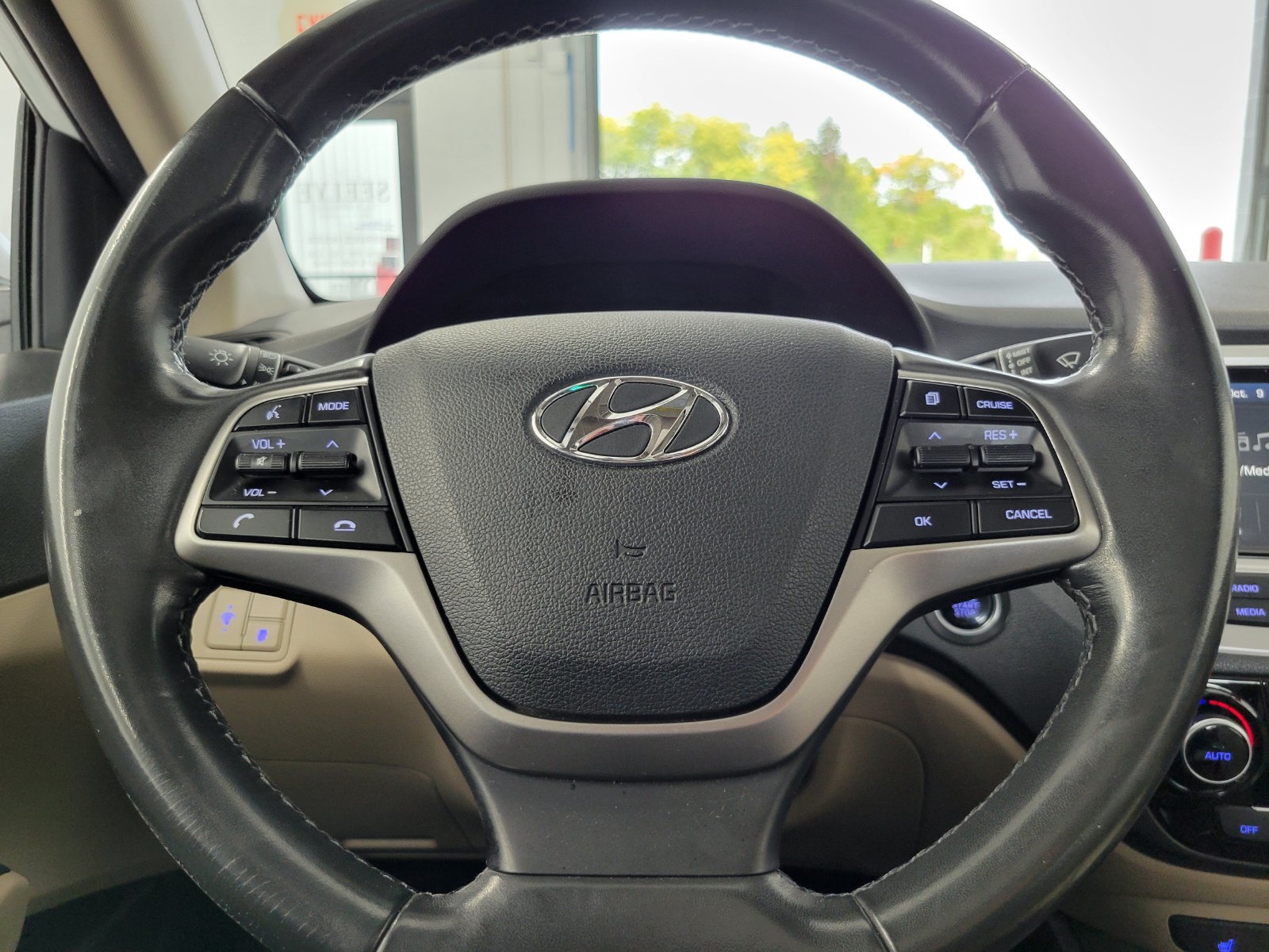 Used 2022 Hyundai Accent Limited FWD image 13