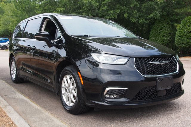 Used 2024 Chrysler Pacifica Touring-L
