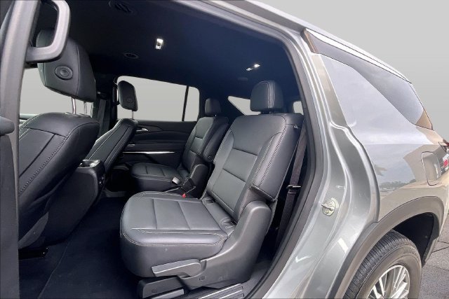 Used 2025 Chevrolet Traverse LT AWD/4WD image 28
