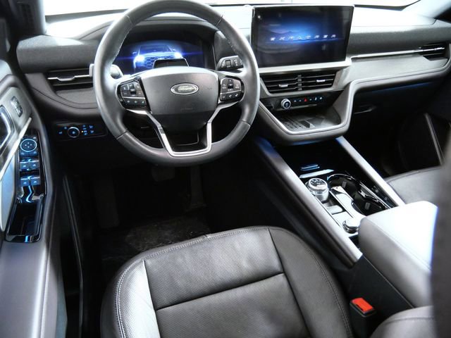 Certified 2025 Ford Explorer Platinum w/ LUX Leather Package AWD/4WD image 4