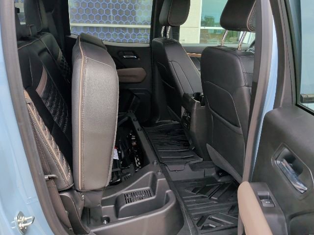 Used 2025 GMC Canyon Denali AWD/4WD image 17