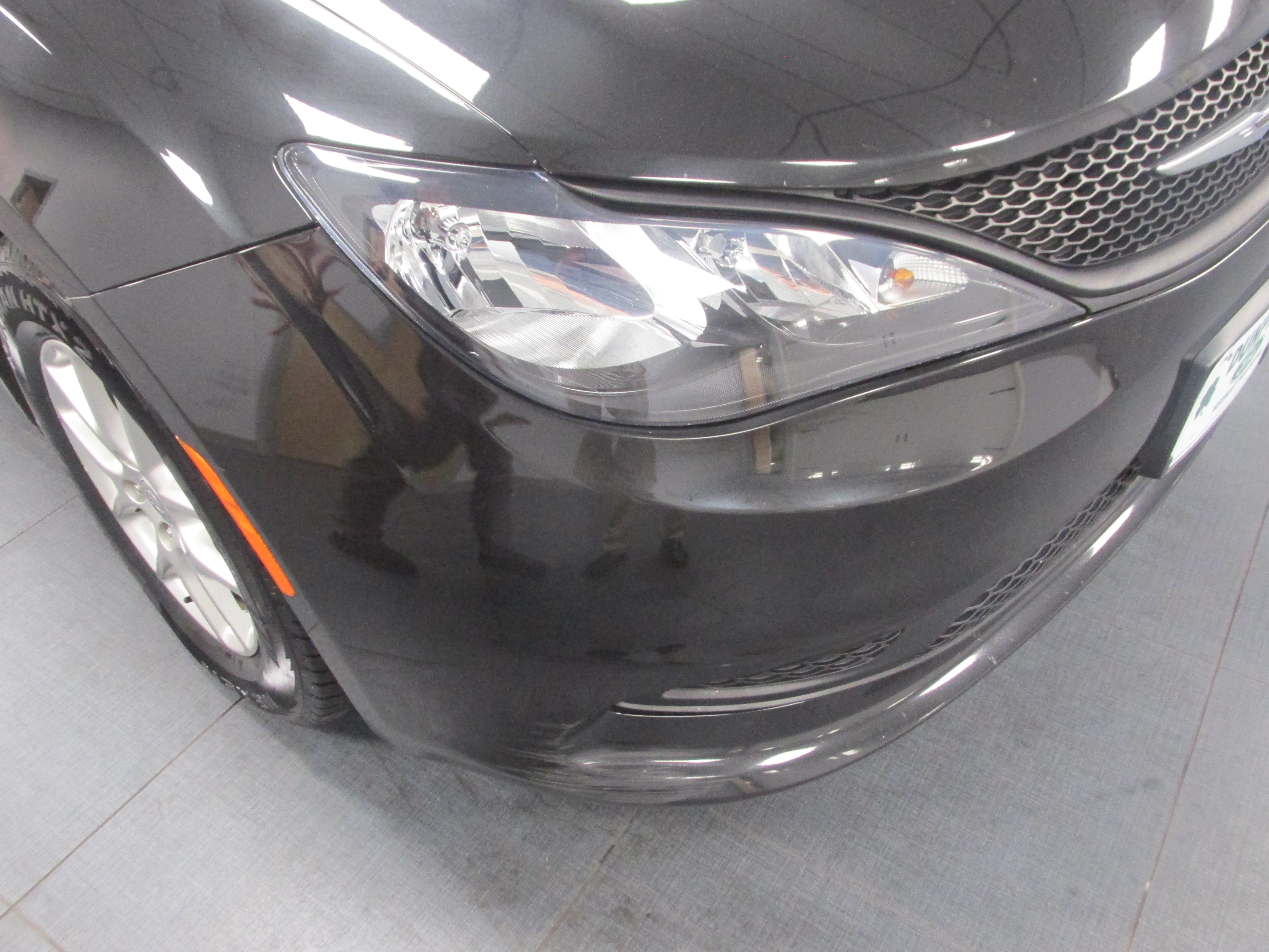 Used 2023 Chrysler Voyager LX FWD image 10