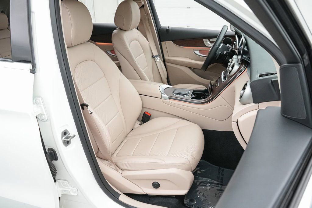 Used 2022 Mercedes-Benz GLC 300 4MATIC image 25