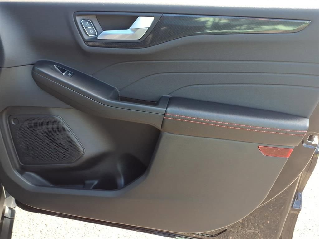 Certified 2023 Ford Escape ST-Line w/ Tech Pack #1 image 9