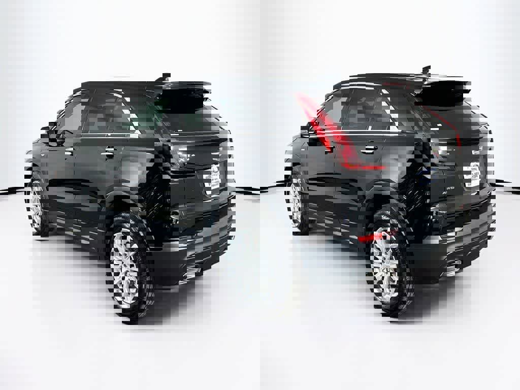 Used 2022 Cadillac XT4 Luxury w/ Cold Weather Package image 3