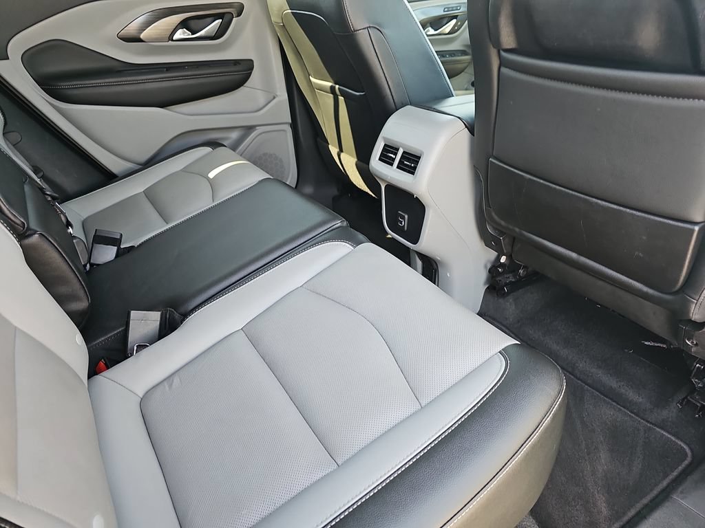 Used 2024 GMC Terrain SLT FWD image 11