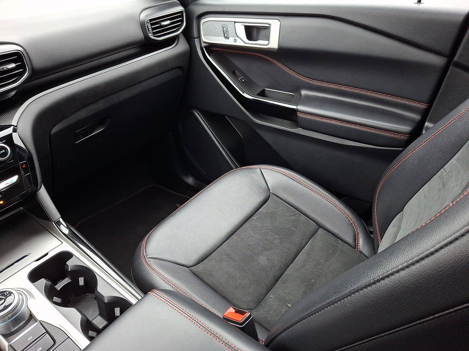 Certified 2022 Ford Explorer ST-Line w/ Class IV Trailer Tow Package image 15