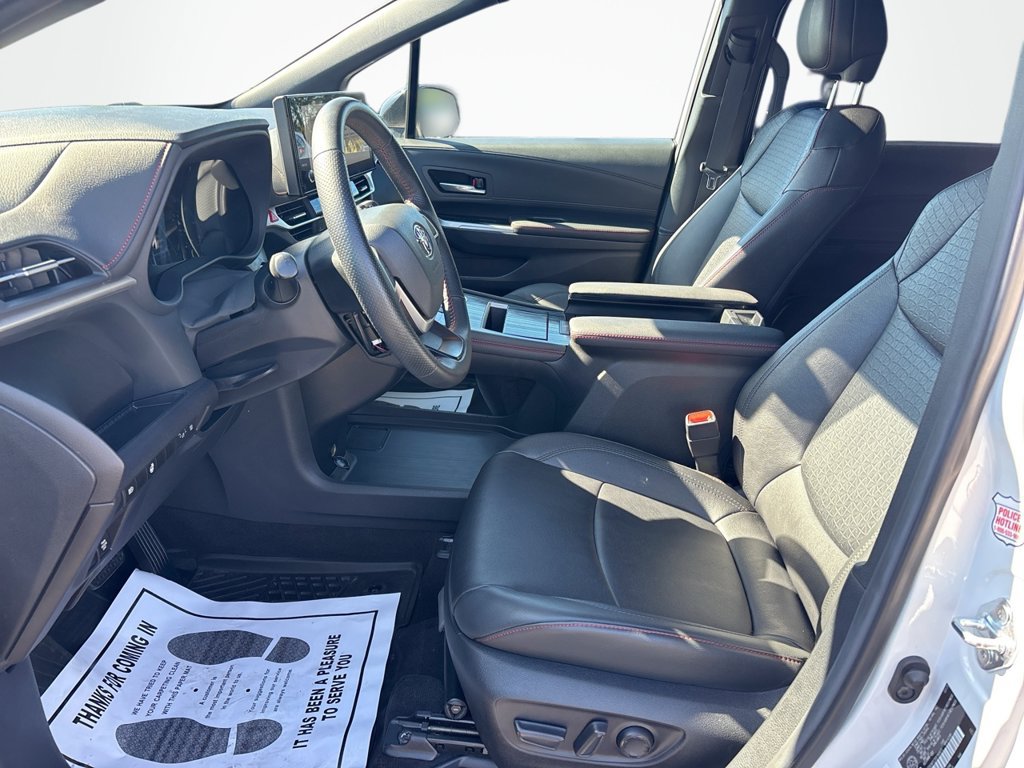 Used 2025 Toyota Sienna XSE AWD/4WD image 21