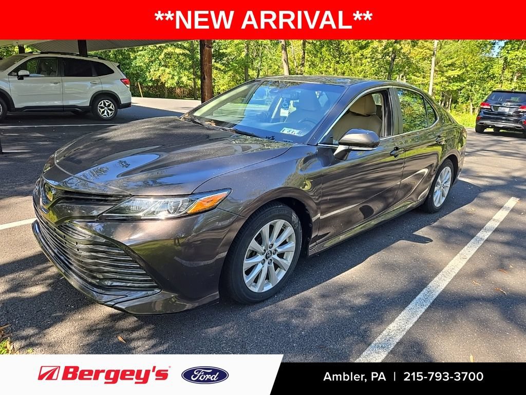 Used 2018 Toyota Camry LE w/ Convenience Package FWD image 1