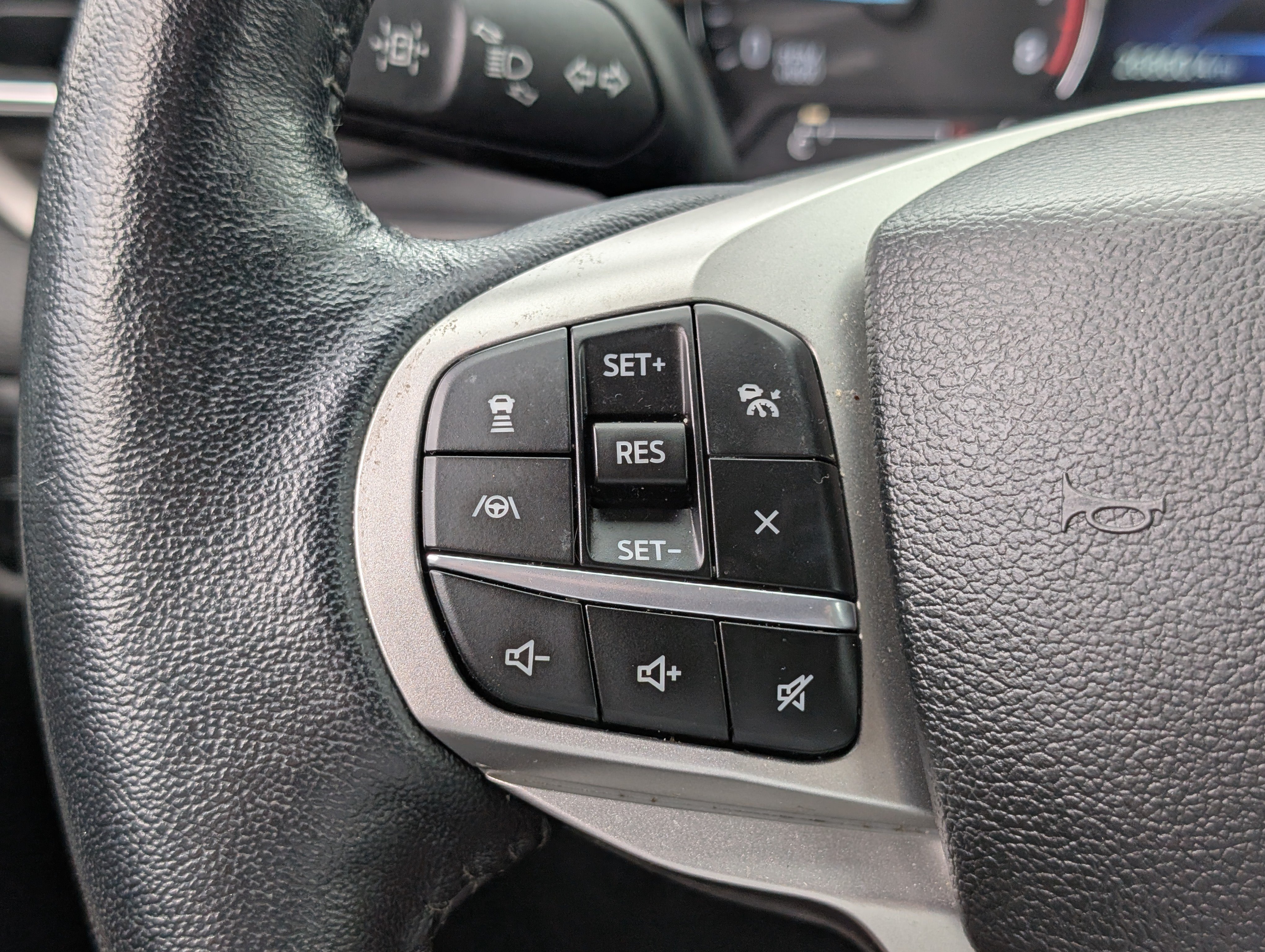 Certified 2022 Ford Explorer XLT w/ Equipment Group 202A AWD/4WD image 26