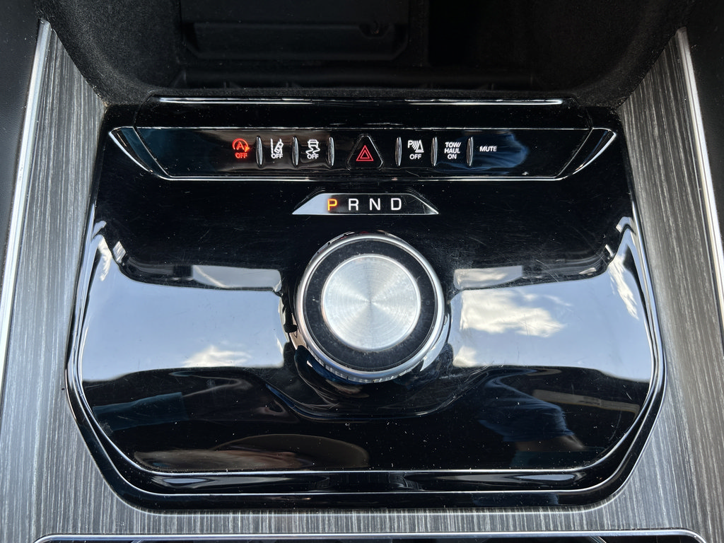 Used 2024 Jeep Wagoneer L Series II RWD image 21
