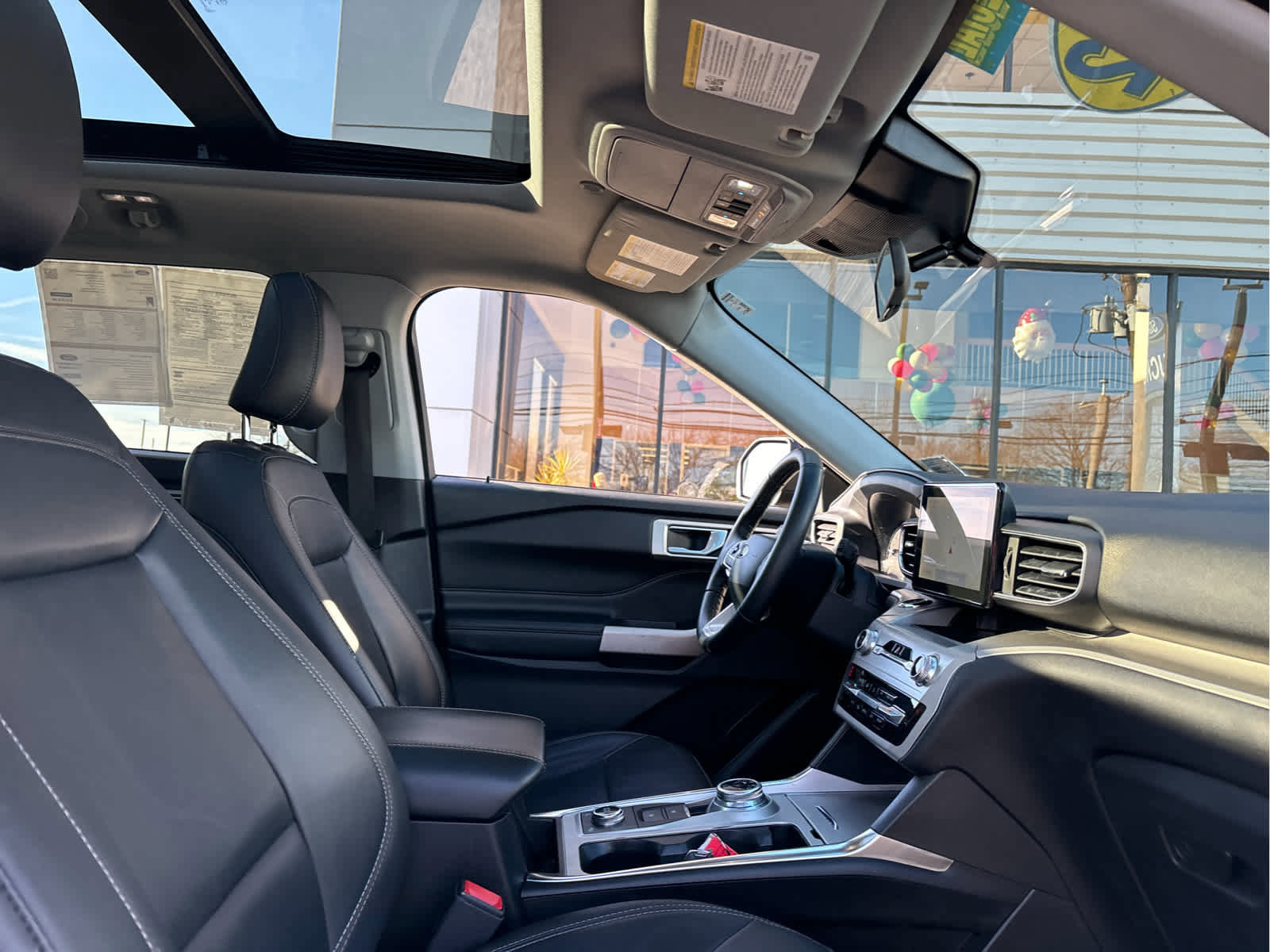 Certified 2022 Ford Explorer XLT w/ Equipment Group 202A image 31