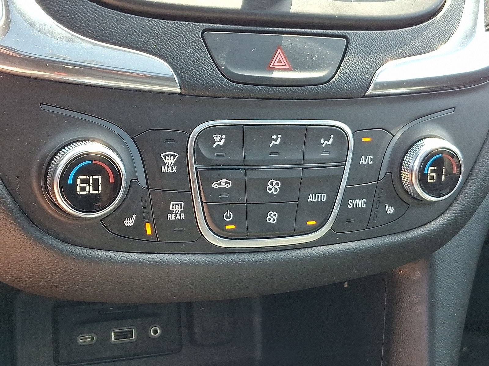 Used 2019 Chevrolet Equinox LT w/ Sun & Navigation Package AWD/4WD image 16