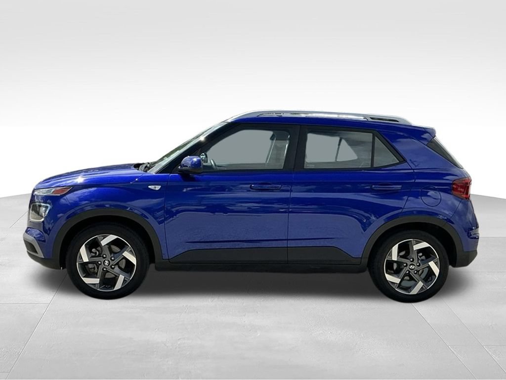 Used 2025 Hyundai Venue SEL FWD image 3