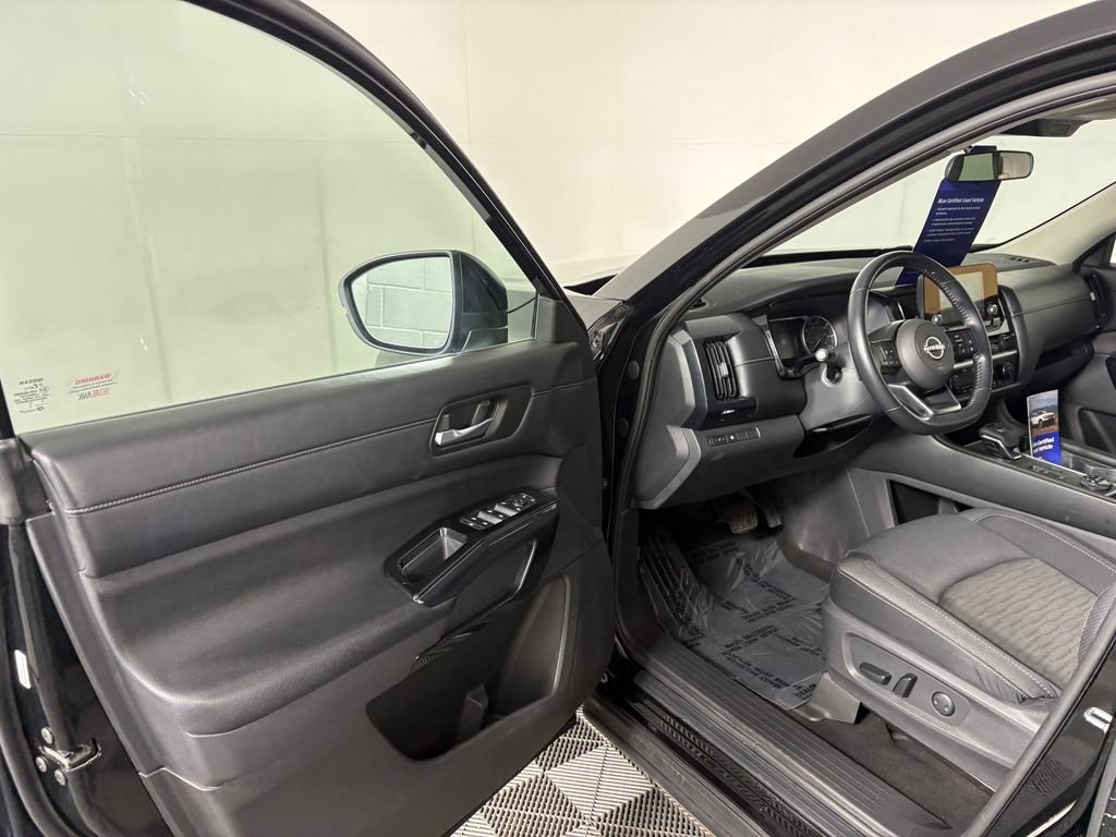 Used 2022 Nissan Pathfinder SV AWD/4WD image 12
