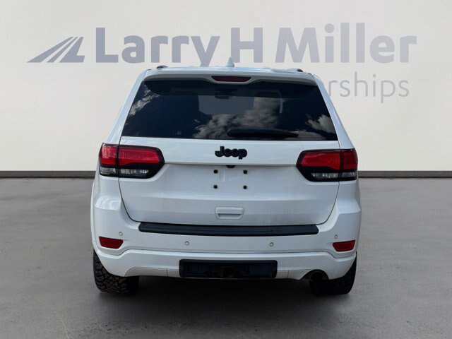 Used 2020 Jeep Grand Cherokee Altitude RWD image 4