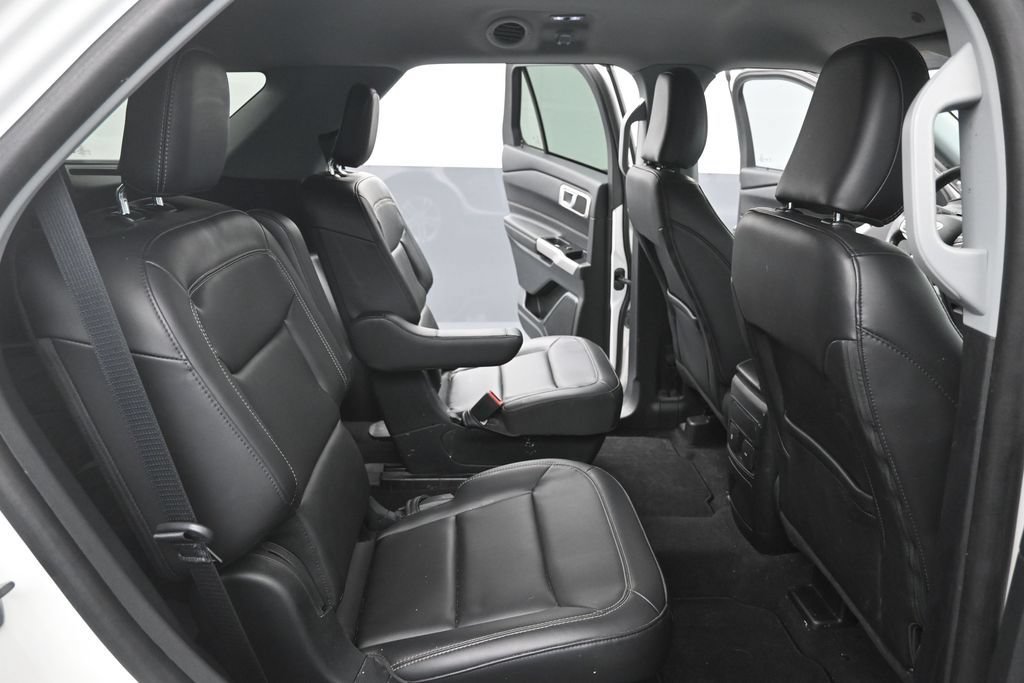 Certified 2023 Ford Explorer XLT w/ Equipment Group 202A RWD image 10