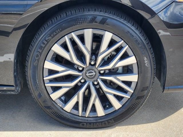 Used 2025 Nissan Altima 2.5 SV FWD image 10