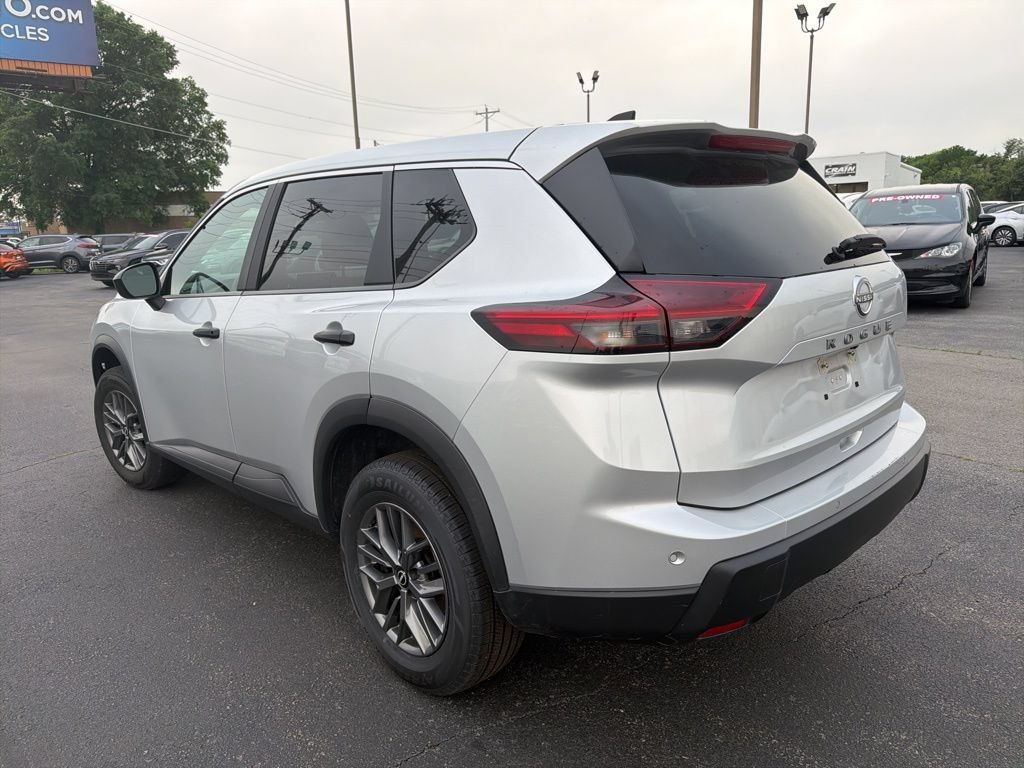 Used 2024 Nissan Rogue S FWD image 10