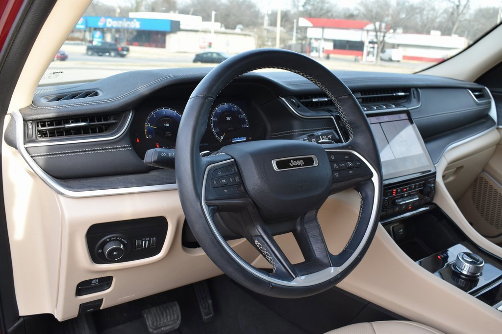 Used 2022 Jeep Grand Cherokee Limited w/ Luxury Tech Group II image 9