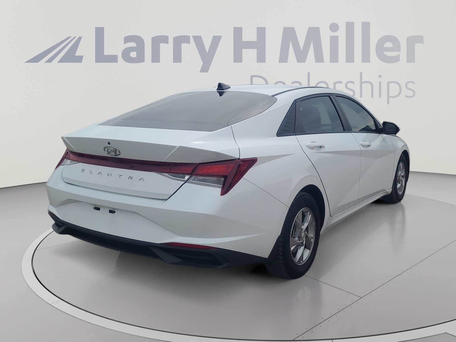 Used 2022 Hyundai Elantra SE FWD image 5