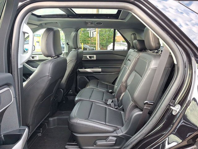 Certified 2024 Ford Explorer XLT w/ Equipment Group 202A AWD/4WD image 18