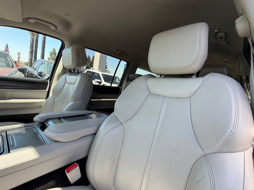 Used 2024 Jeep Wagoneer L Series II w/ Flexible Seating Group AWD/4WD image 28