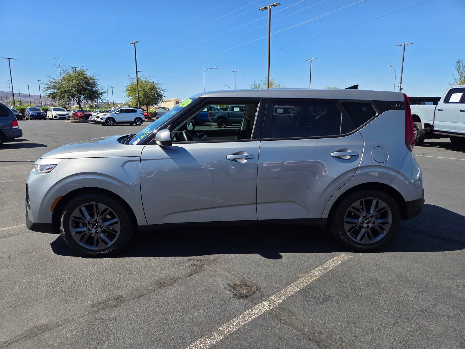 Used 2022 Kia Soul EX FWD image 3