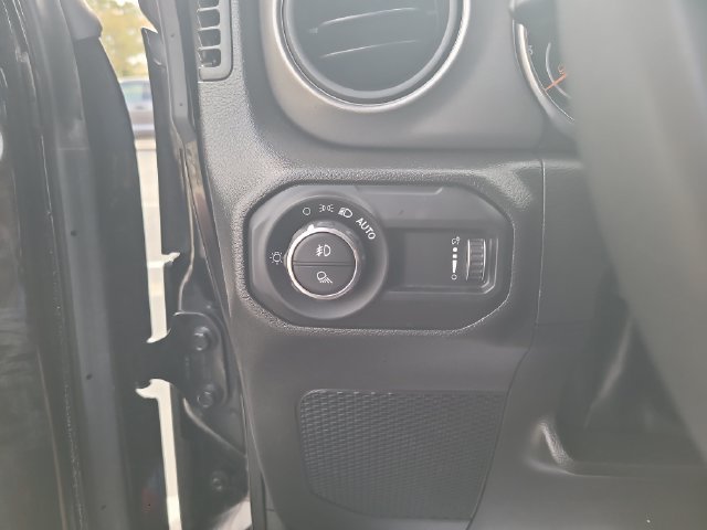 Used 2023 Jeep Gladiator Sport AWD/4WD image 16