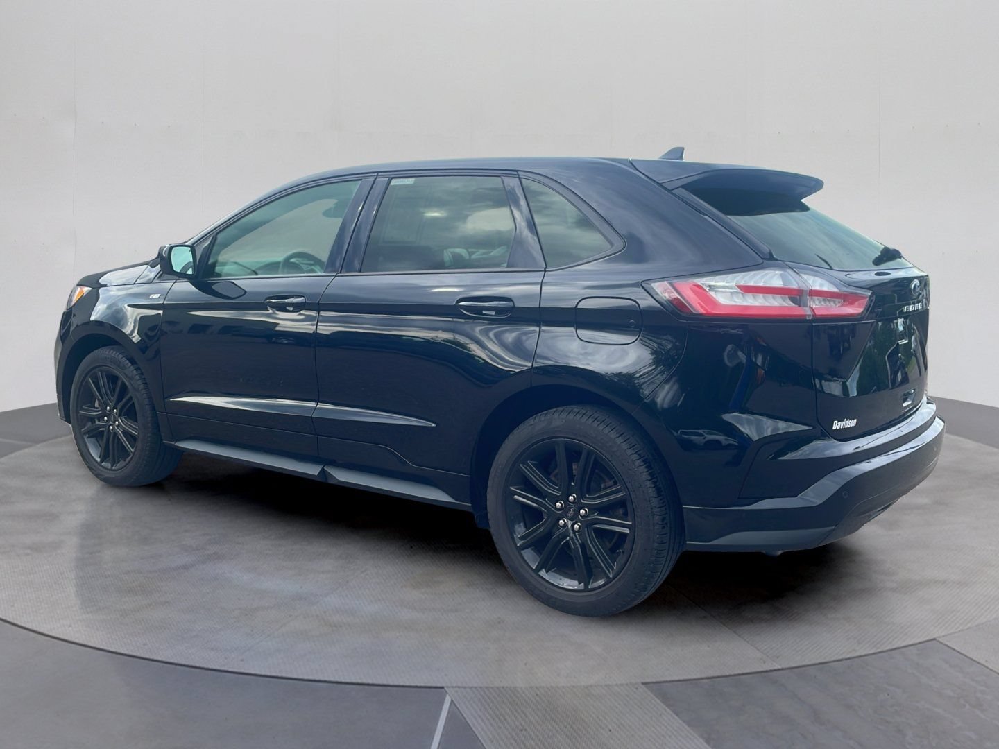 Certified 2024 Ford Edge ST-Line AWD/4WD image 3