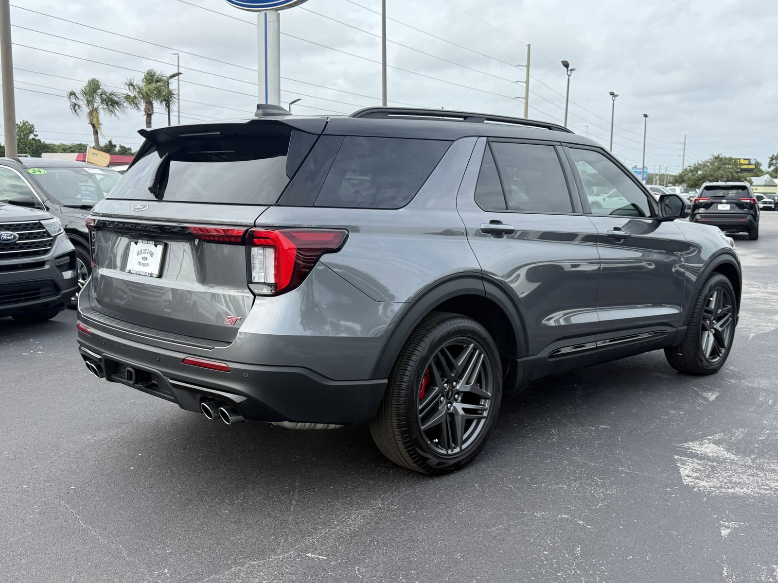 Certified 2025 Ford Explorer ST AWD/4WD image 3