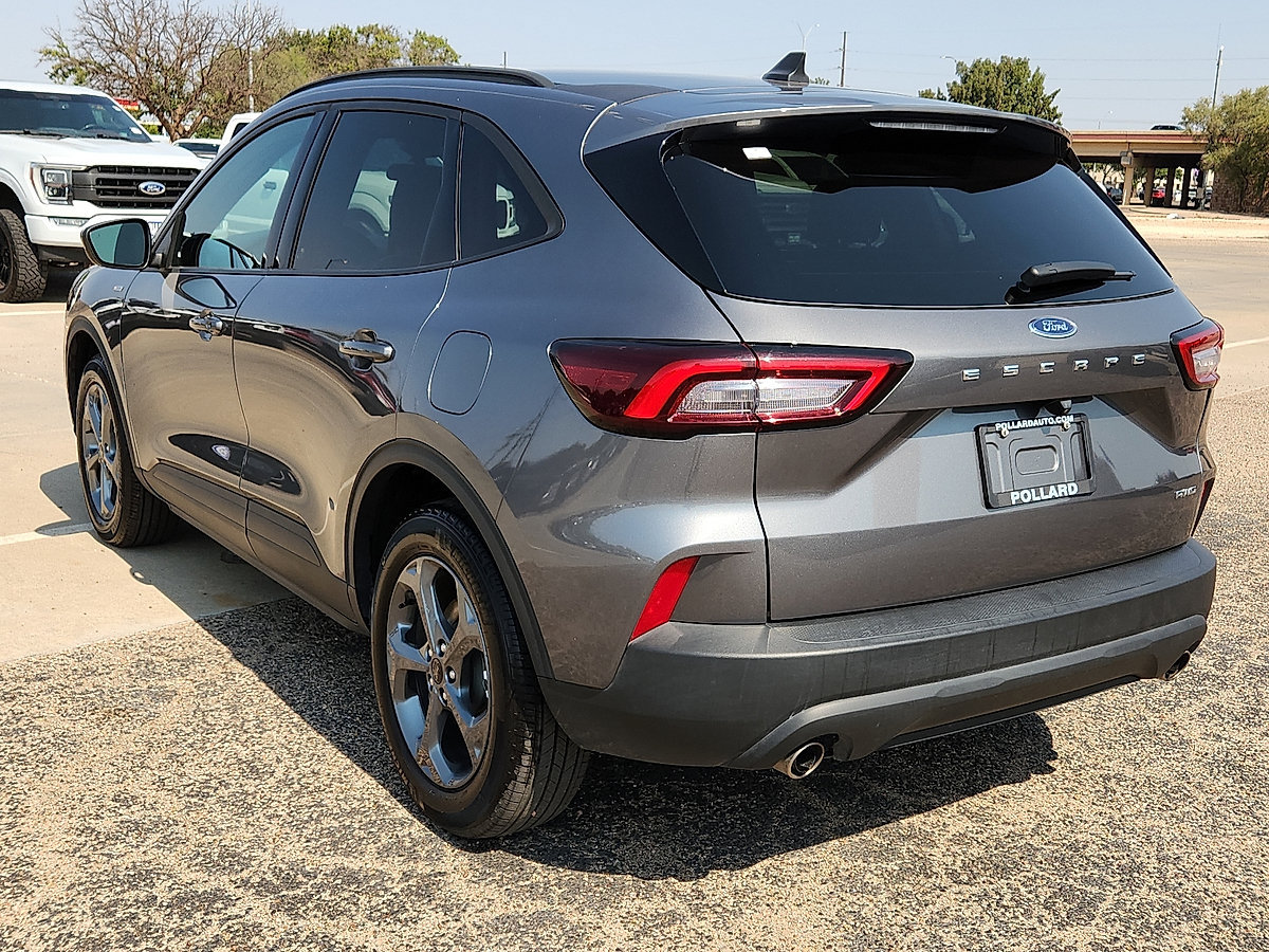 Certified 2025 Ford Escape ST-Line Select AWD/4WD image 2