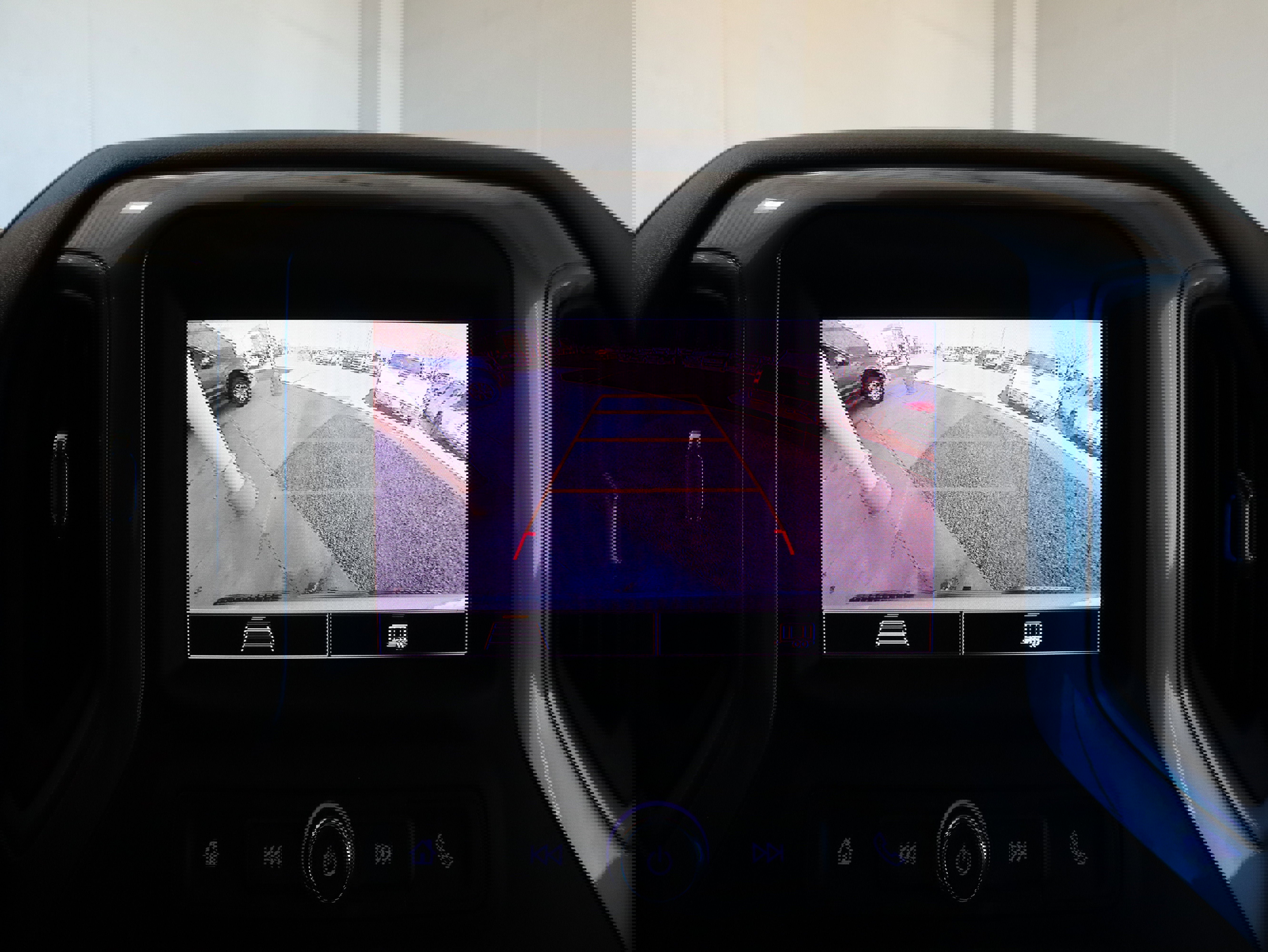 Used 2023 Chevrolet Silverado 1500 Custom Trail Boss w/ LPO, Dark Essentials Package image 31