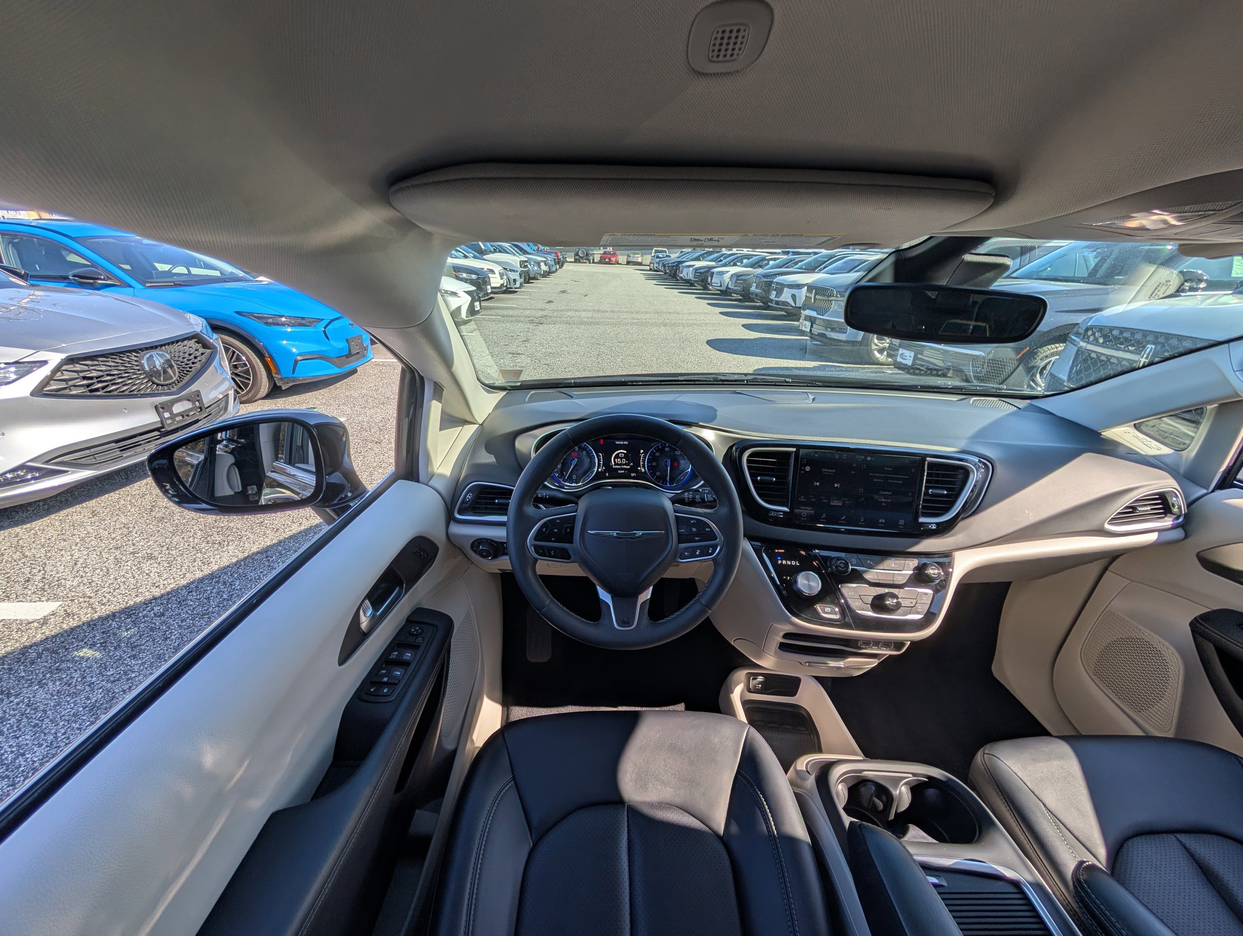 Used 2024 Chrysler Pacifica Touring-L image 20