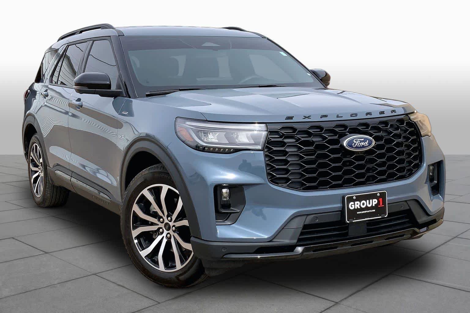 Certified 2025 Ford Explorer ST-Line w/ Premium Package RWD image 3