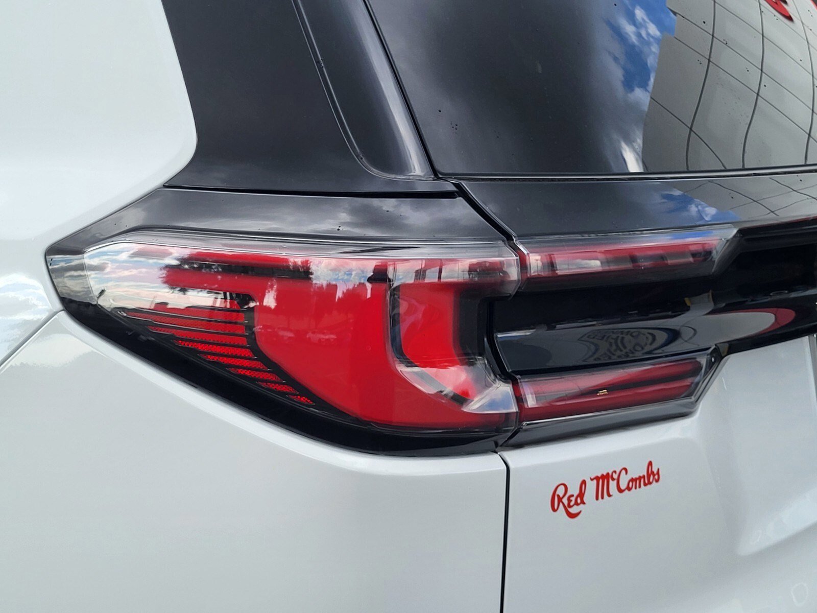 Used 2025 GMC Acadia Elevation FWD image 10