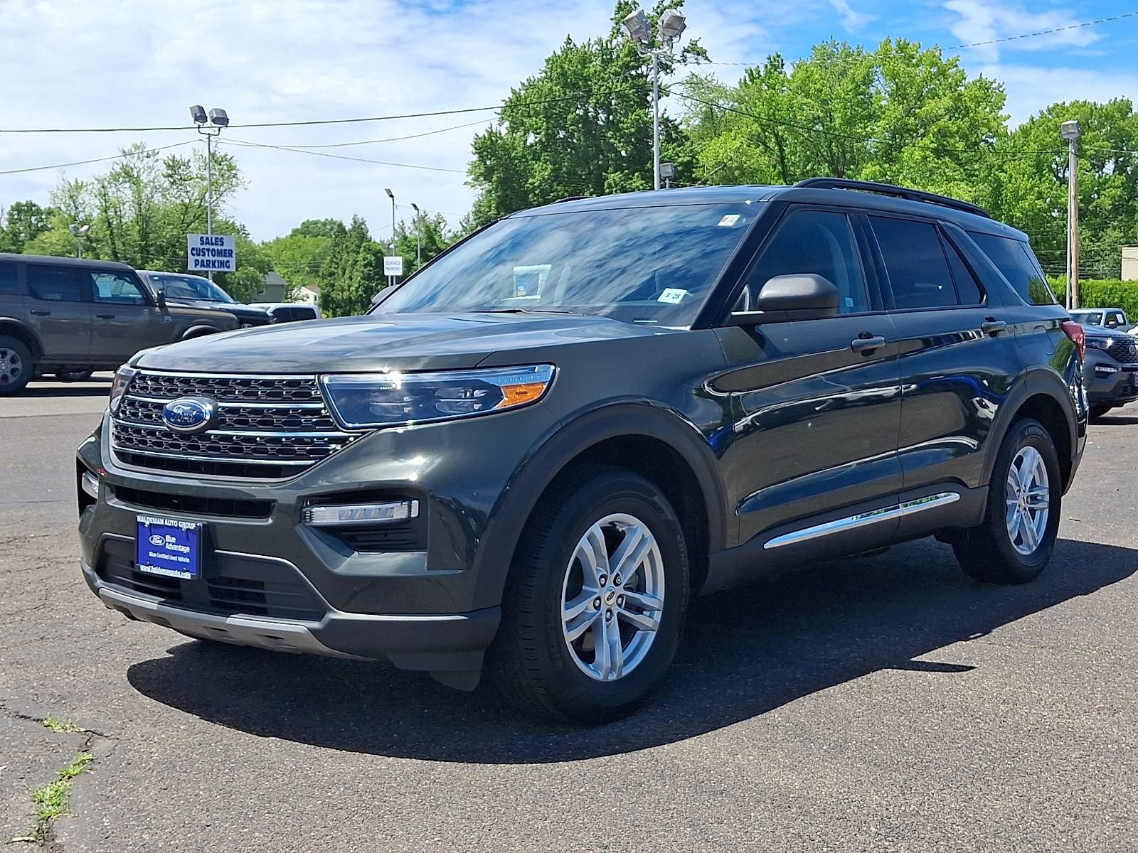 Certified 2022 Ford Explorer XLT w/ Equipment Group 202A AWD/4WD image 3