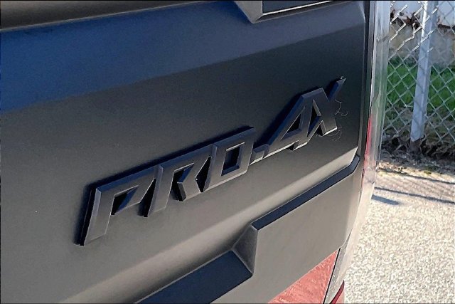 Used 2025 Nissan Frontier PRO-4X AWD/4WD image 9