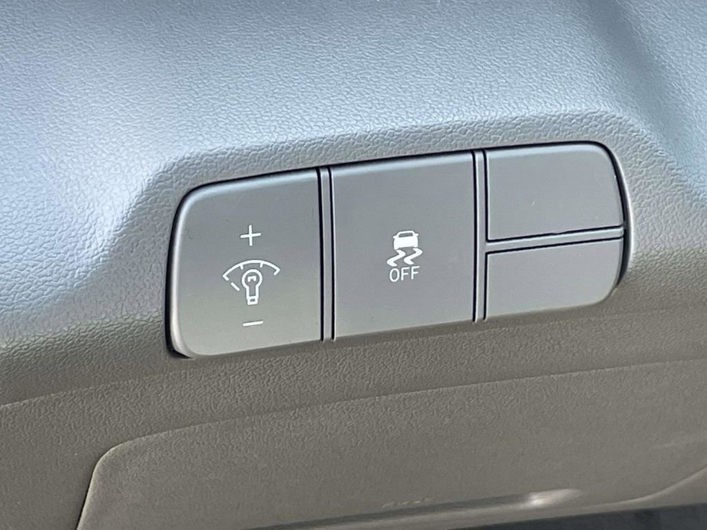 Used 2025 Hyundai Elantra SEL image 17