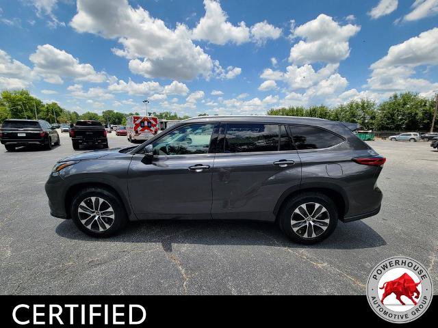 Used 2022 Toyota Highlander XLE FWD image 3