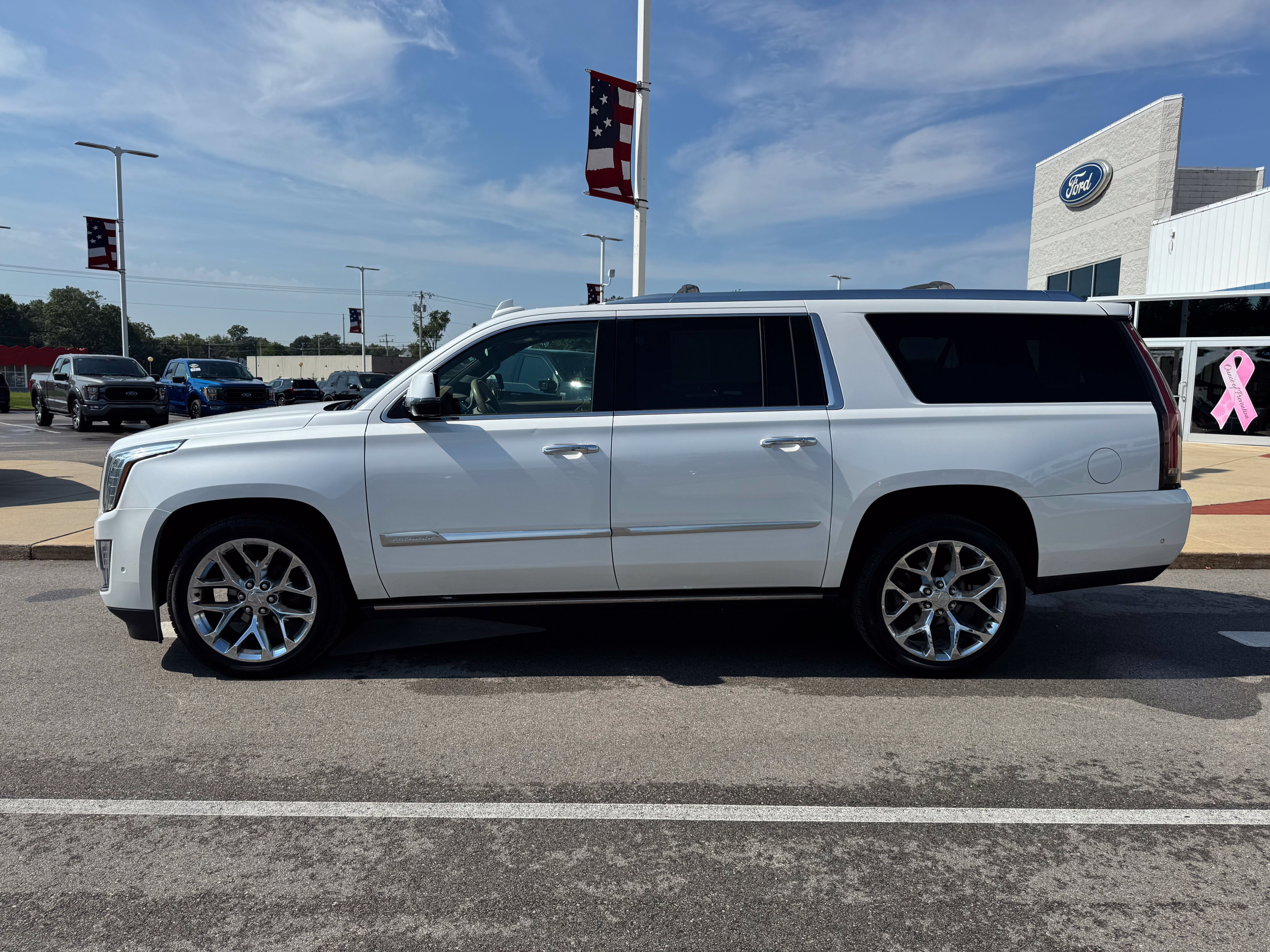 Used 2018 Cadillac Escalade ESV Platinum AWD/4WD image 4