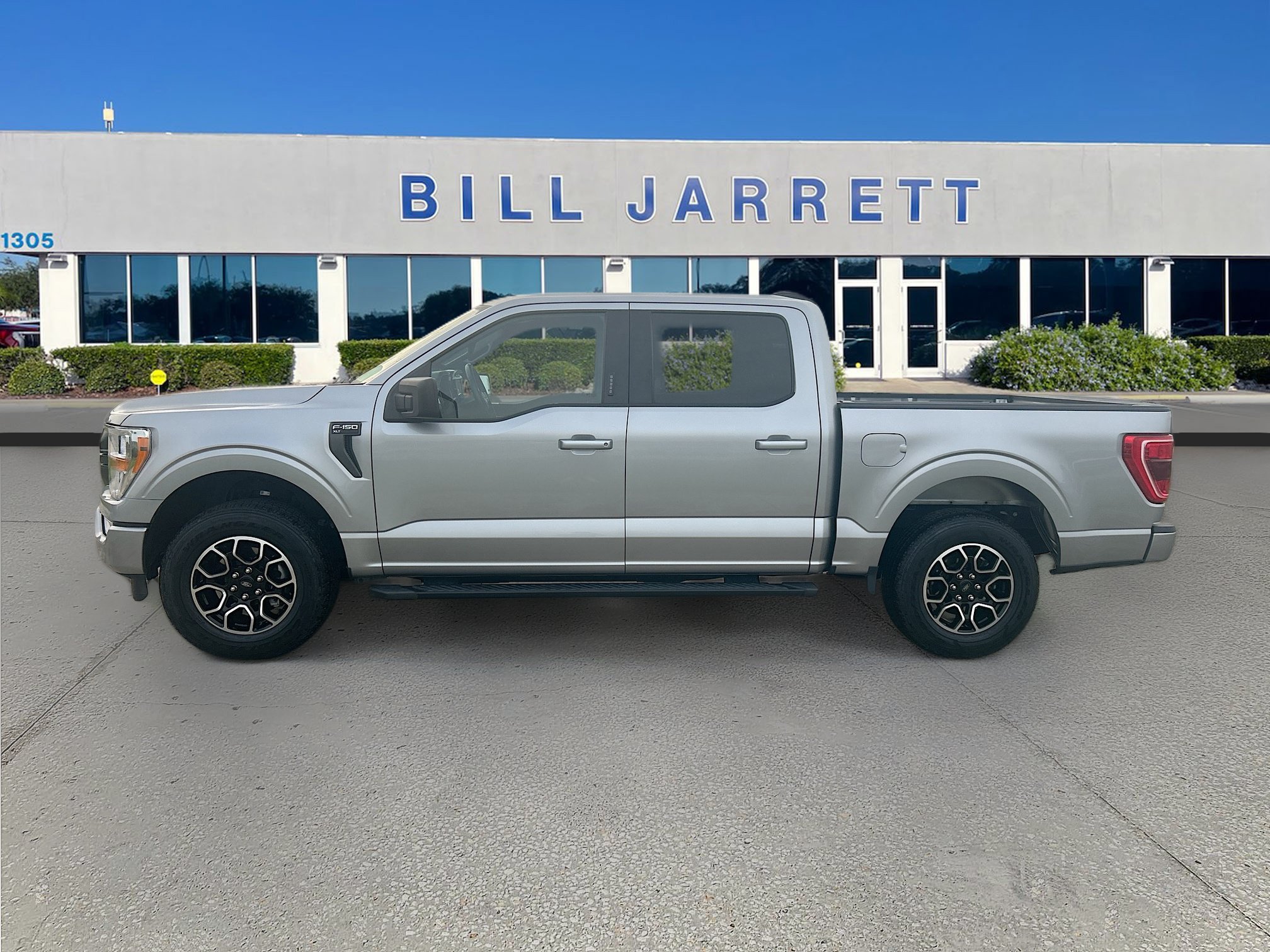 Certified 2022 Ford F150 XLT w/ Equipment Group 301A Mid RWD image 4