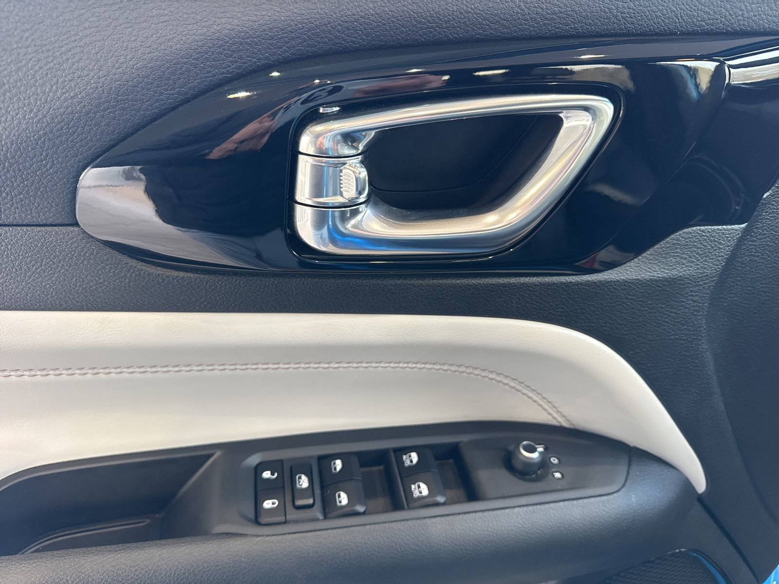 Used 2024 Jeep Compass Limited image 26